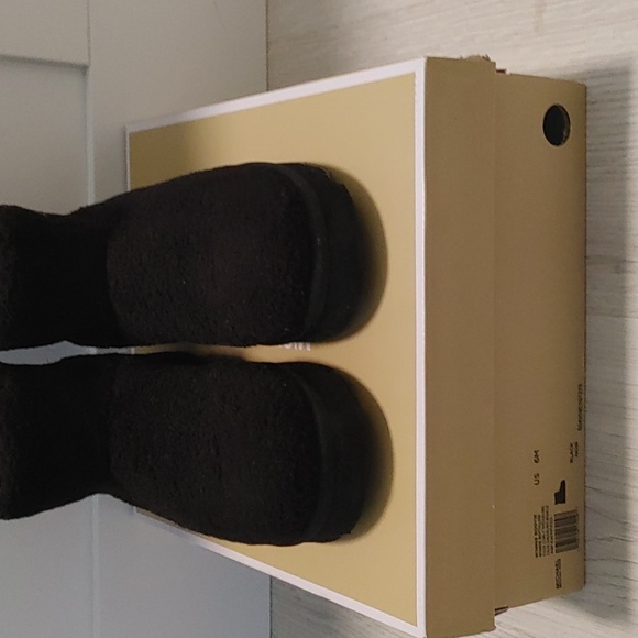 Michael Kors Winnie Bootie - Picture 4 of 4